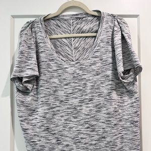 EUC Lululemon Meant to Move Short Sleeve Size 12. Grey patterned.